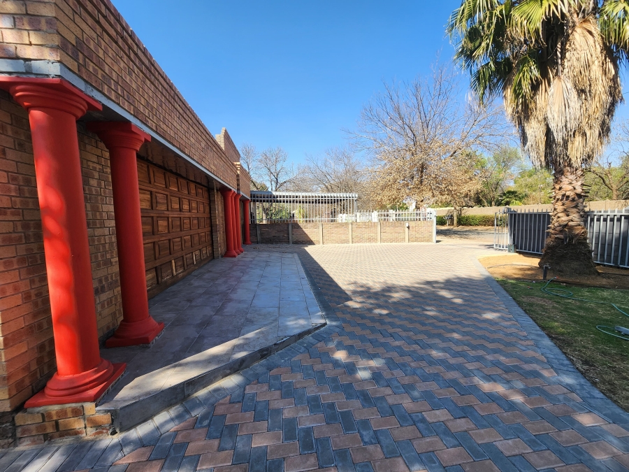 4 Bedroom Property for Sale in Flamingo Park Free State